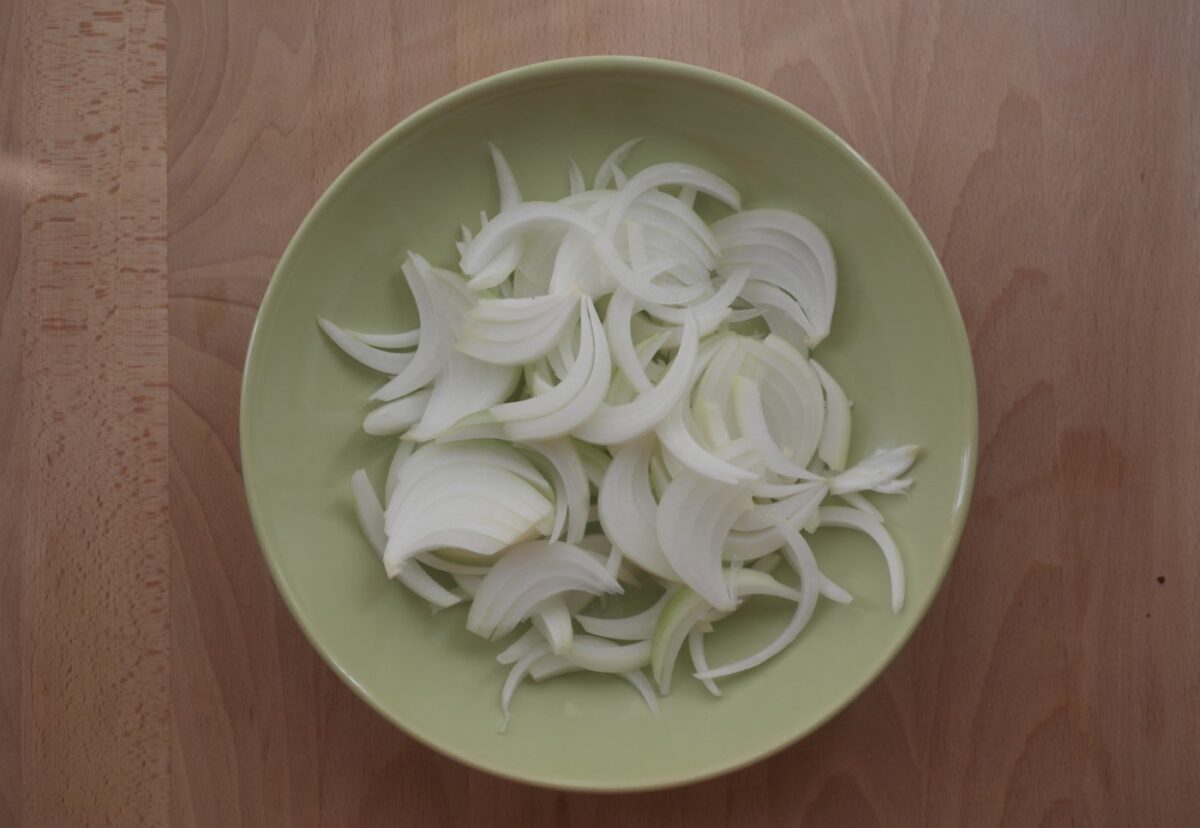 Chop suey de pollo con arroz blanco. Receta china