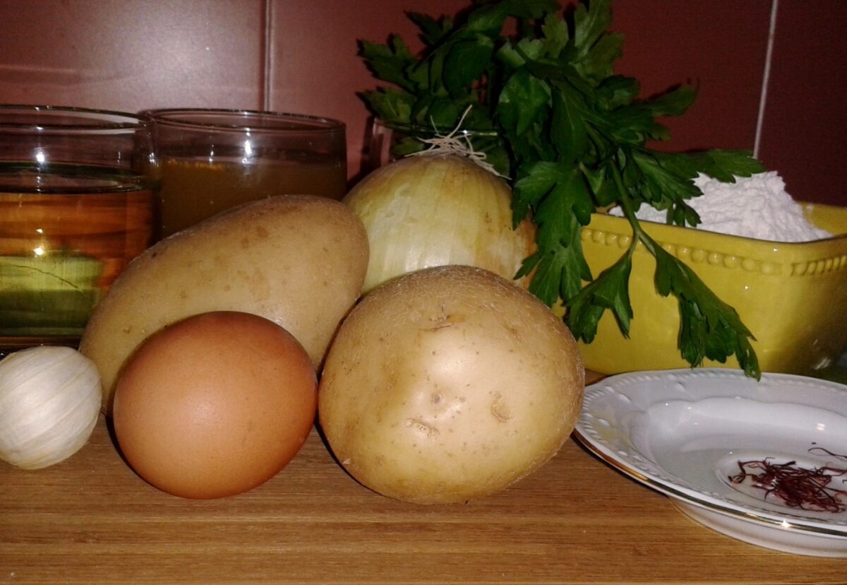 Patatas a la importancia con salsa de almendras