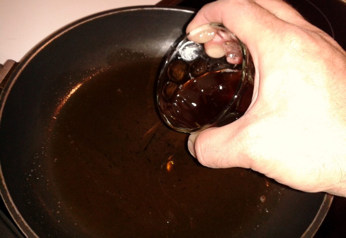 Patatas a la importancia con salsa de almendras