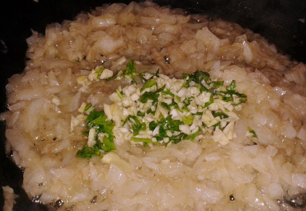 Patatas a la importancia con salsa de almendras