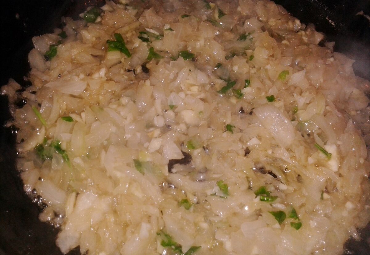 Patatas a la importancia con salsa de almendras