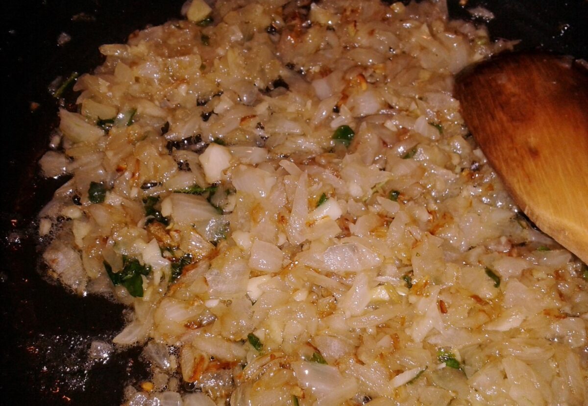 Patatas a la importancia con salsa de almendras
