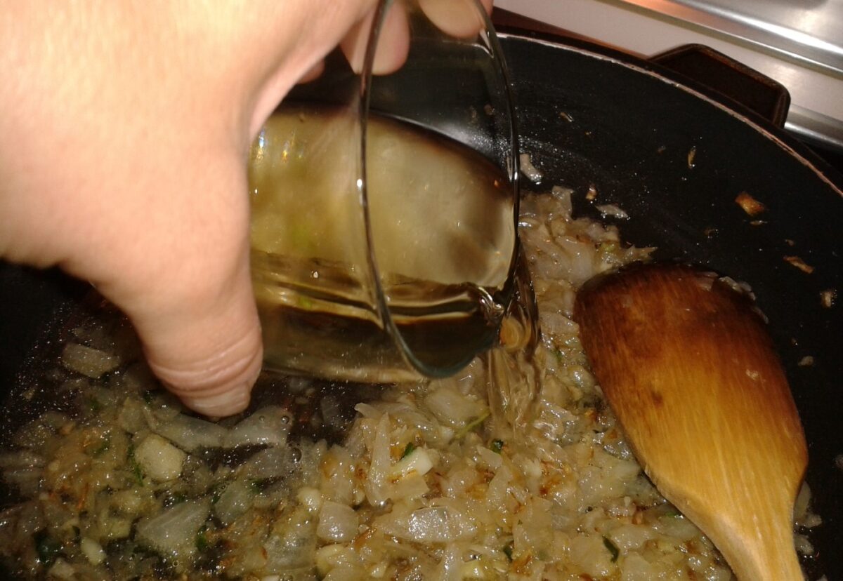 Patatas a la importancia con salsa de almendras