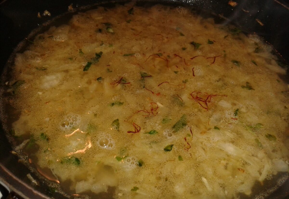 Patatas a la importancia con salsa de almendras