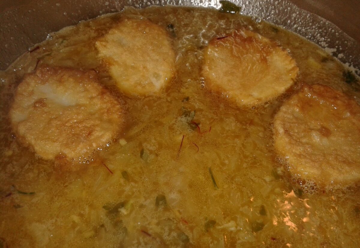 Patatas a la importancia con salsa de almendras