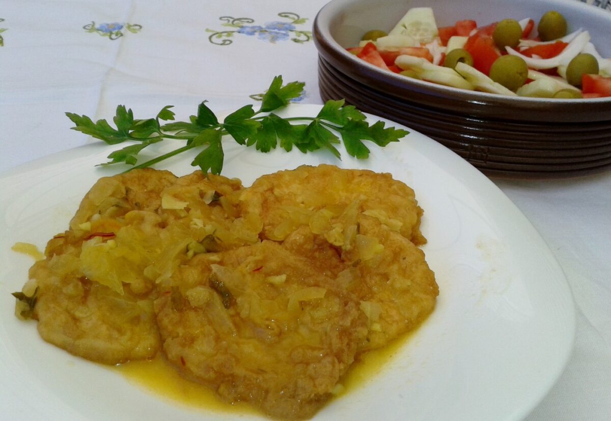 Patatas a la importancia con salsa de almendras