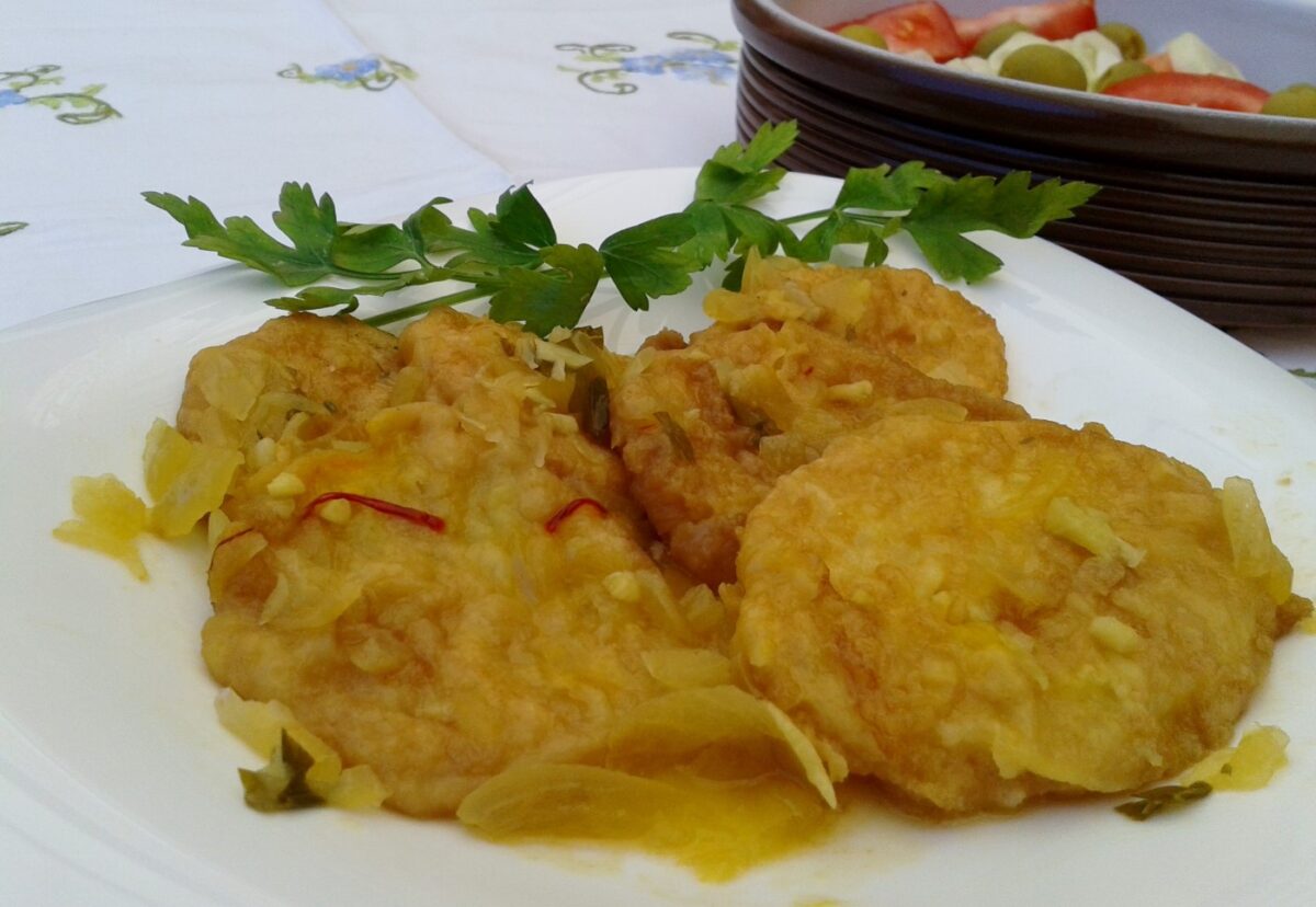 Patatas a la importancia con salsa de almendras