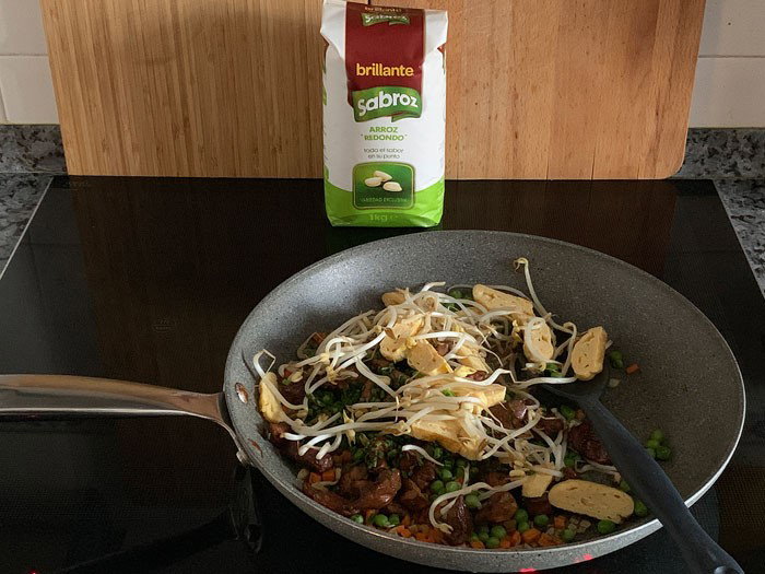 Cómo hacer arroz chino frito