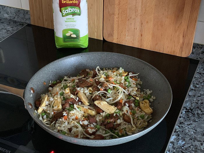 Cómo hacer arroz chino frito