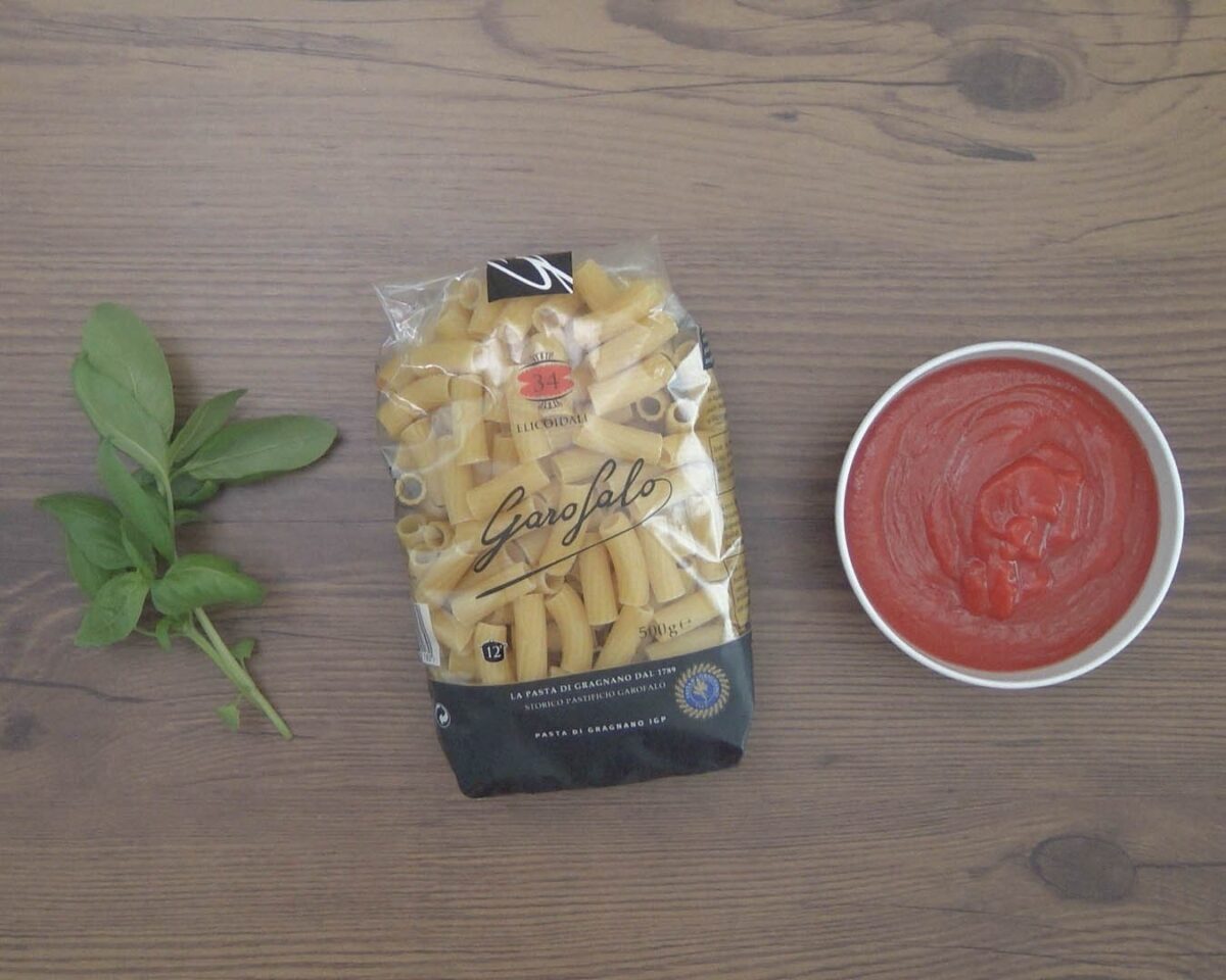 Macarrones con berenjenas. Pasta con le melanzane