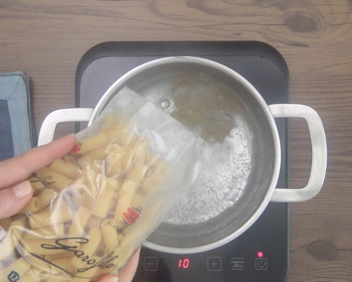 Macarrones con berenjenas. Pasta con le melanzane