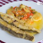 Rodaballo guisado con patatas y verduras. Receta fácil y deliciosa