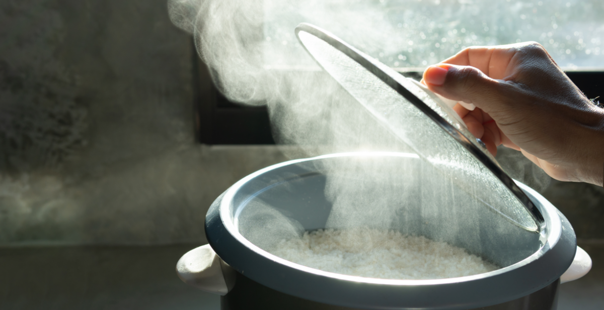 Errores que cometes al cocinar arroz y que debes evitar