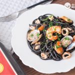 Spaghetti nero di seppia al frutti di mare