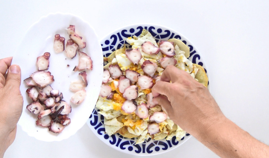 Huevos rotos con pulpo