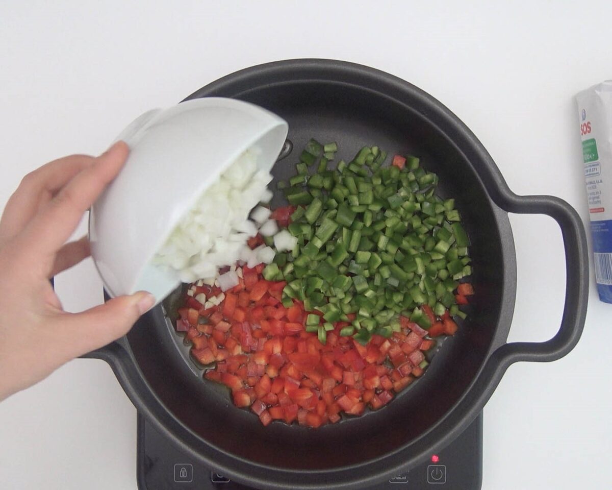 Arroz meloso con calamares en cazuela