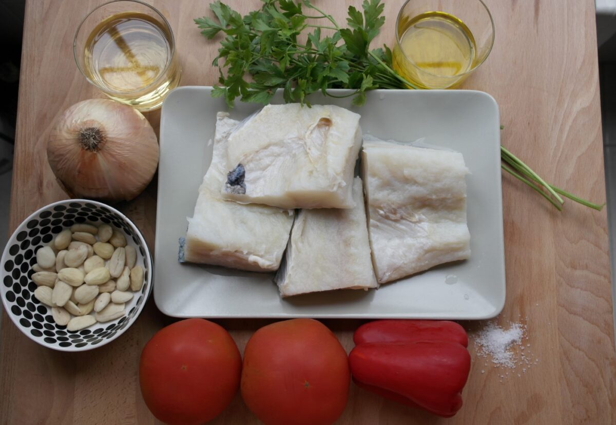 Bacalao al horno con tomate y pimientos