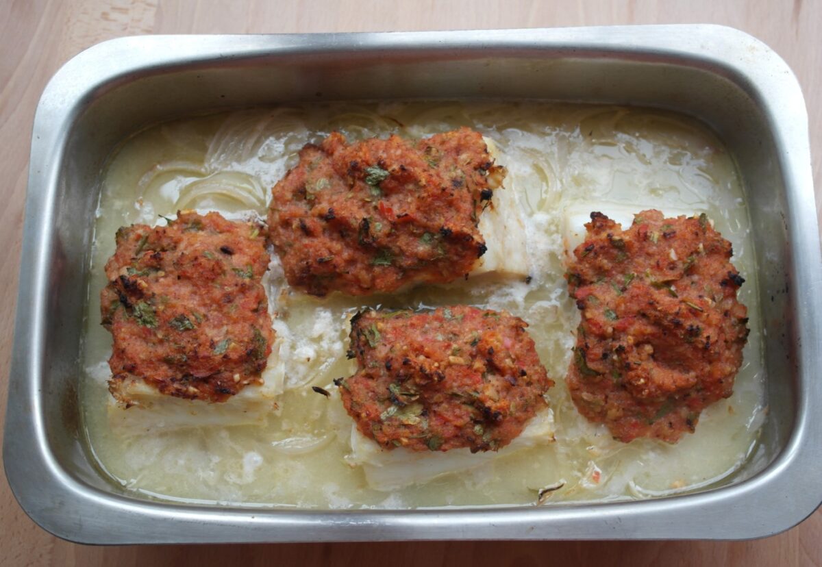 Bacalao al horno con tomate y pimientos