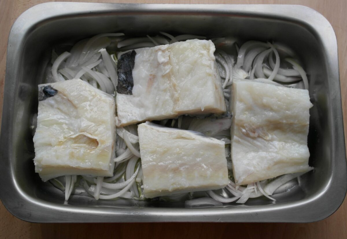 Bacalao al horno con tomate y pimientos