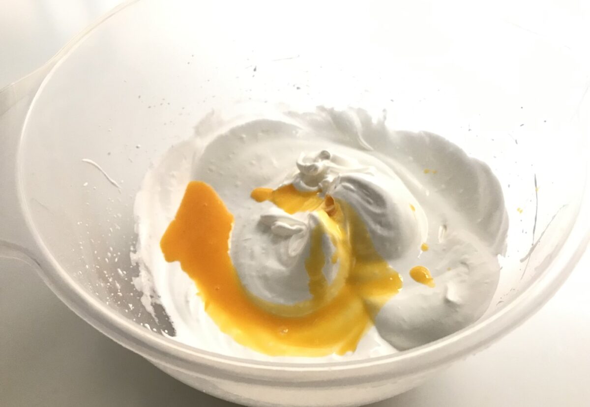 Coca de almendras o coca Cristina