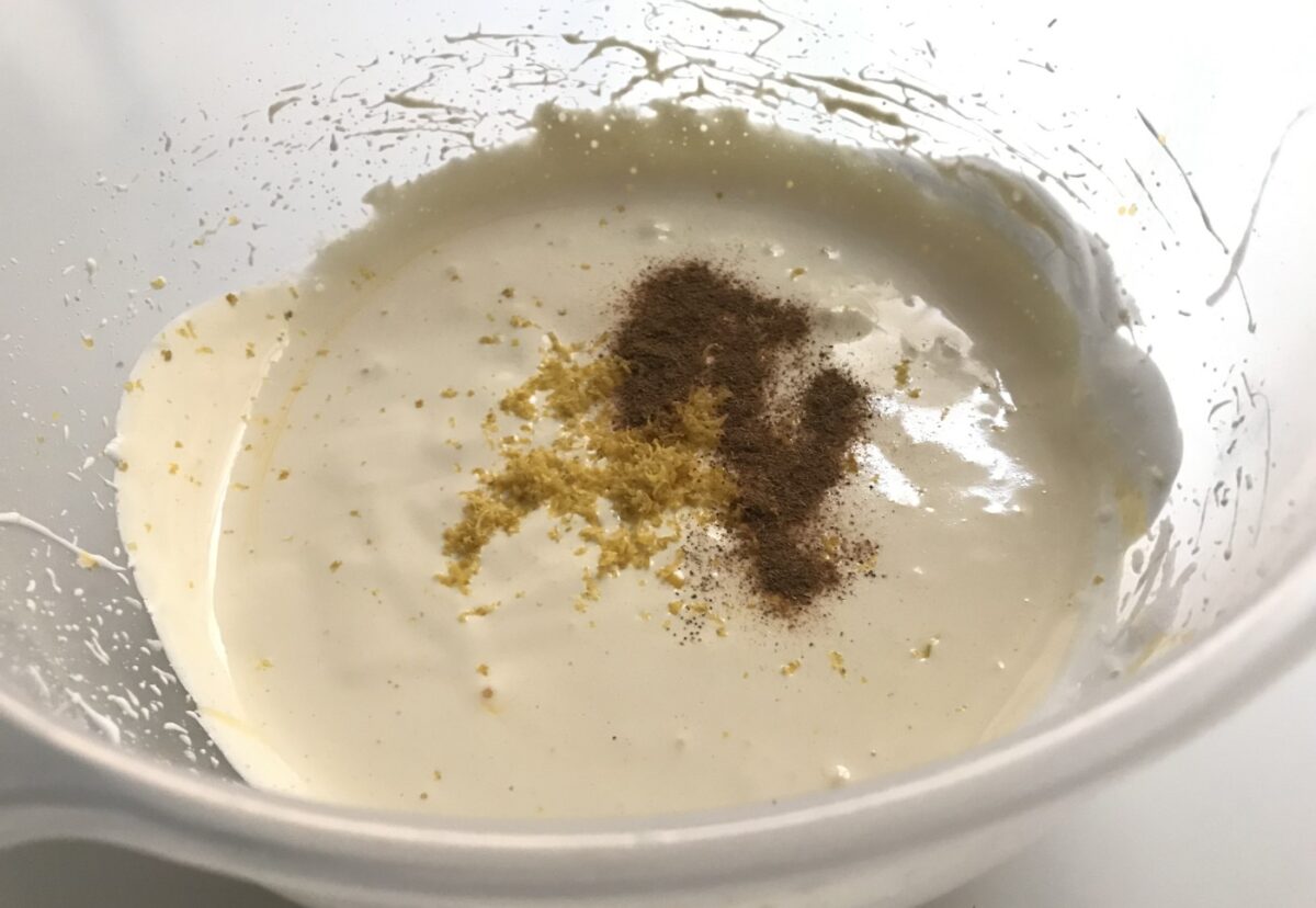 Coca de almendras o coca Cristina