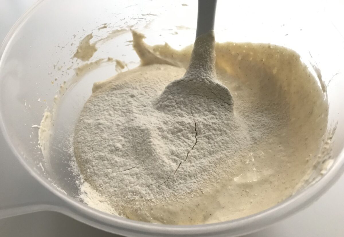 Coca de almendras o coca Cristina