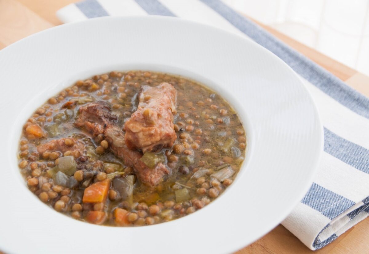 Lentejas estofadas con costilla de cerdo