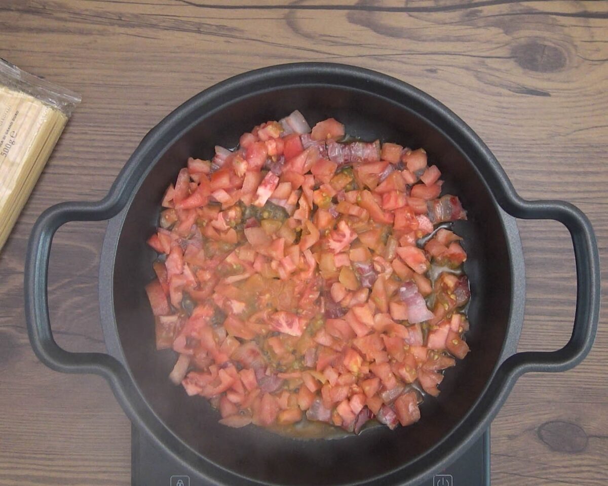Pasta con salsa Amatriciana (Spaghetti alla Amatriciana)