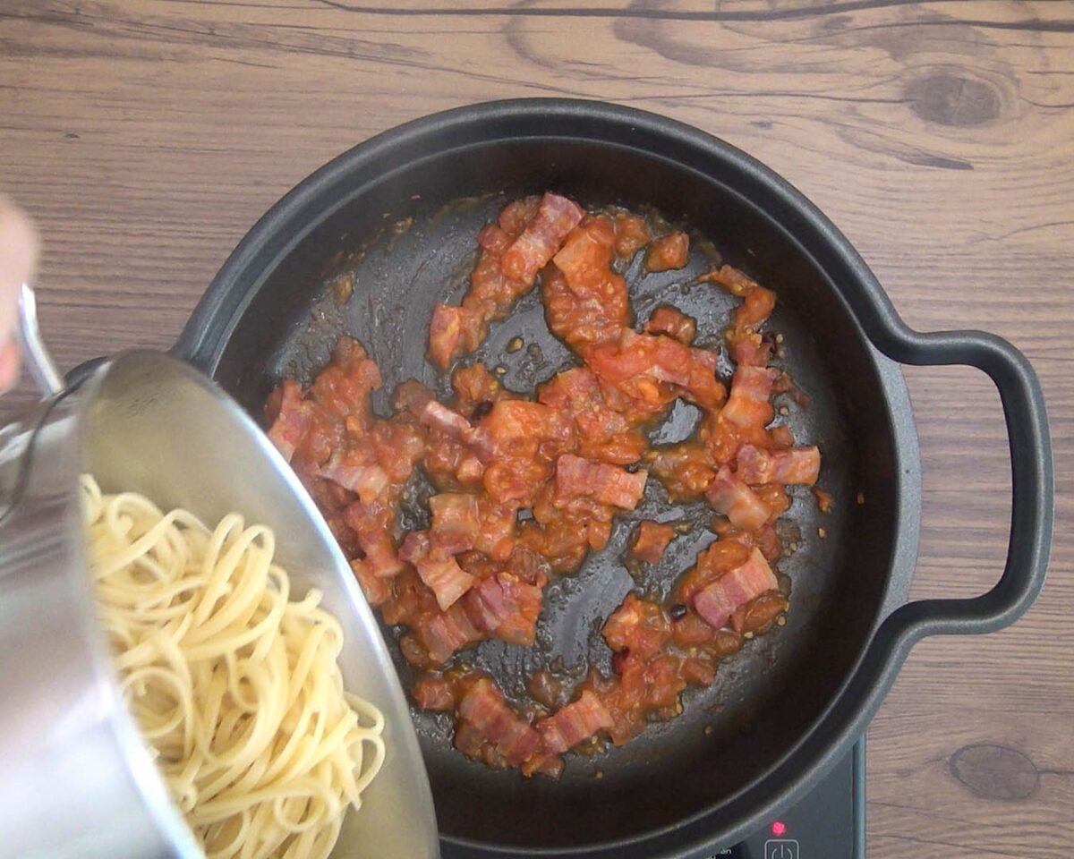 Pasta con salsa Amatriciana (Spaghetti alla Amatriciana)