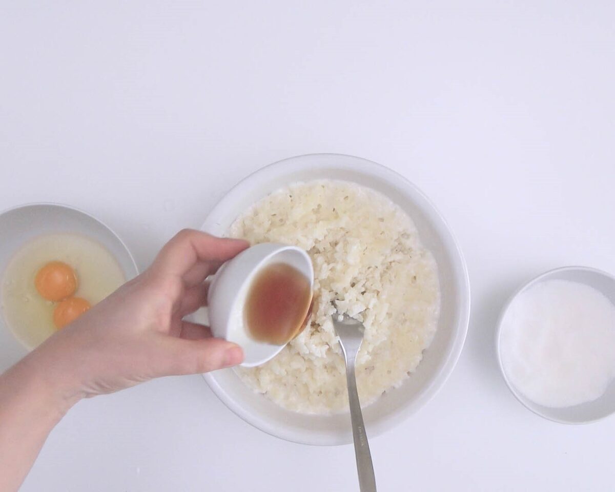 Pastel dulce de arroz con leche. Postre delicioso con arroz