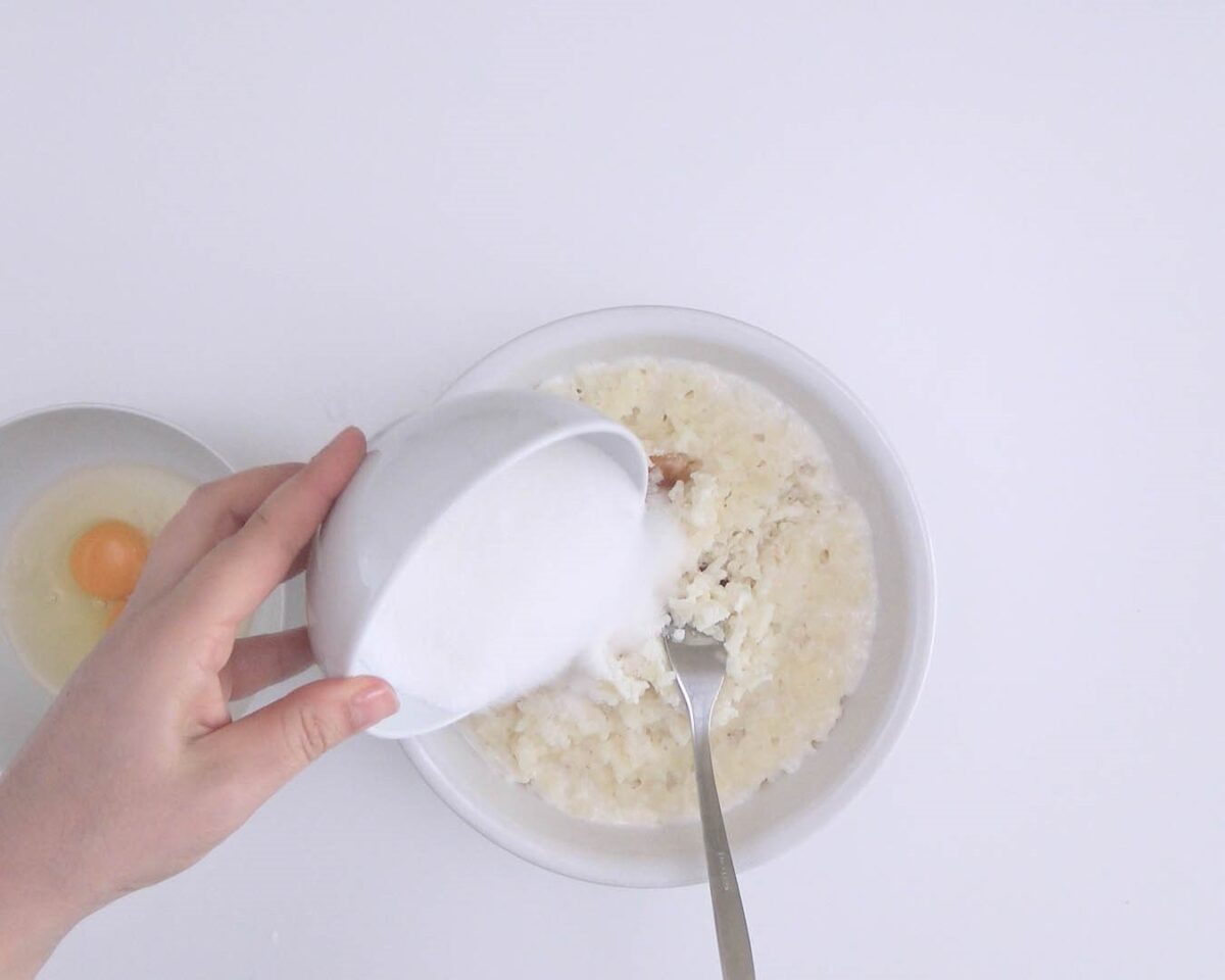Pastel dulce de arroz con leche. Postre delicioso con arroz