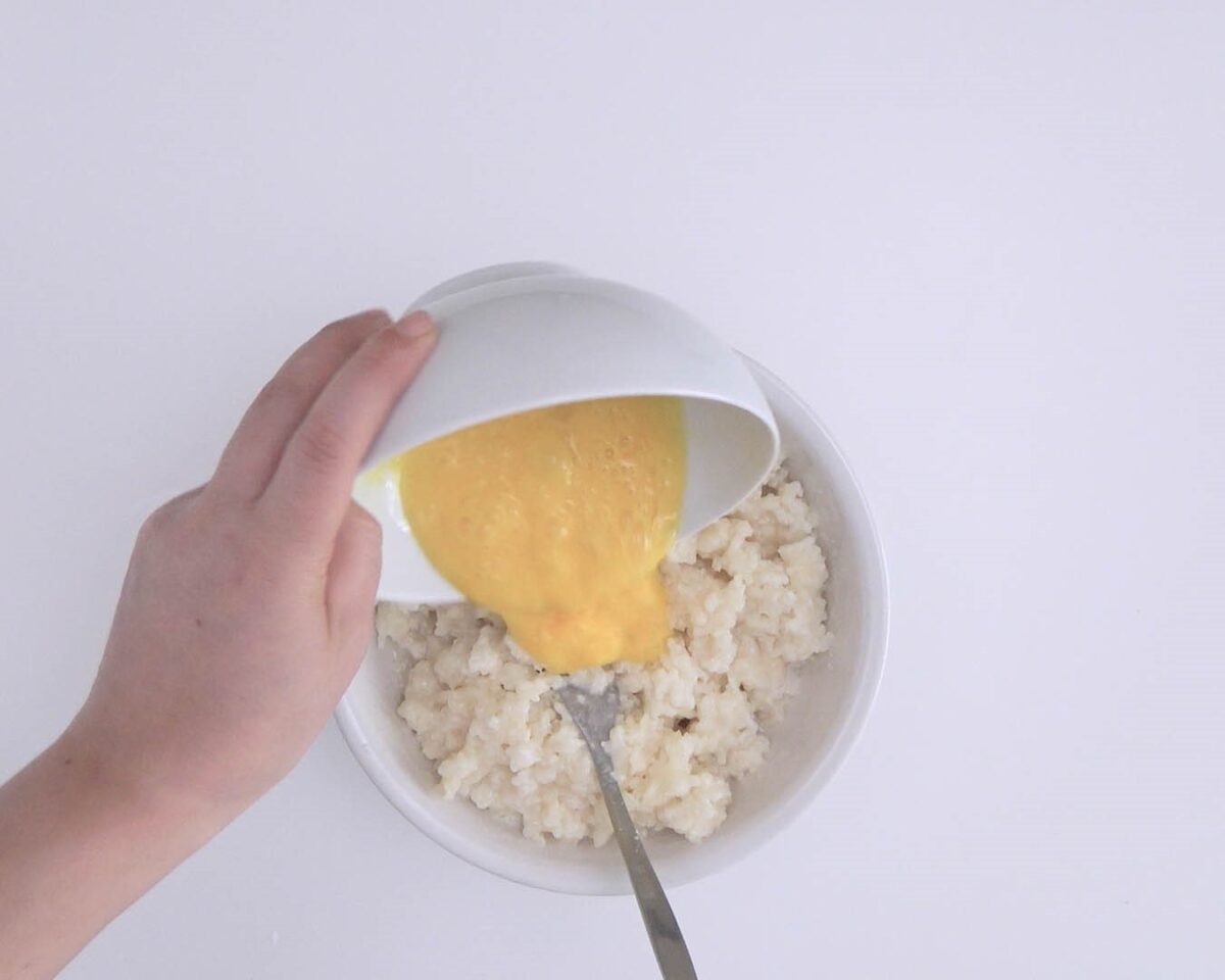 Pastel dulce de arroz con leche. Postre delicioso con arroz