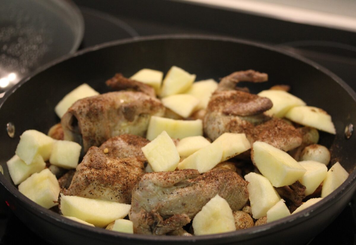 Codornices guisadas con calabaza y níscalos