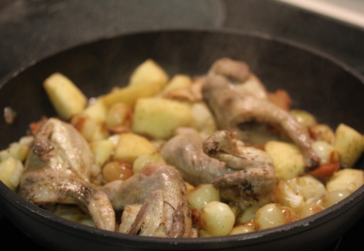 Codornices guisadas con calabaza y níscalos