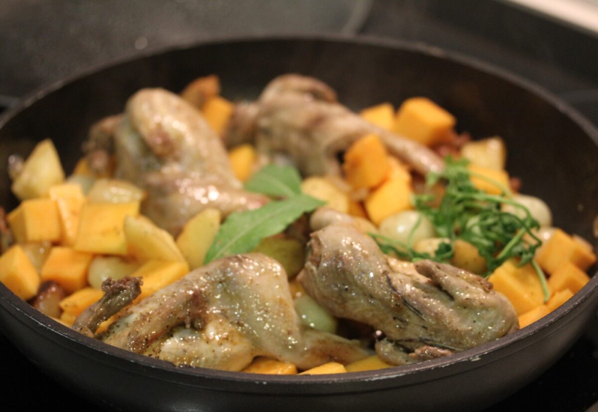 Codornices guisadas con calabaza y níscalos