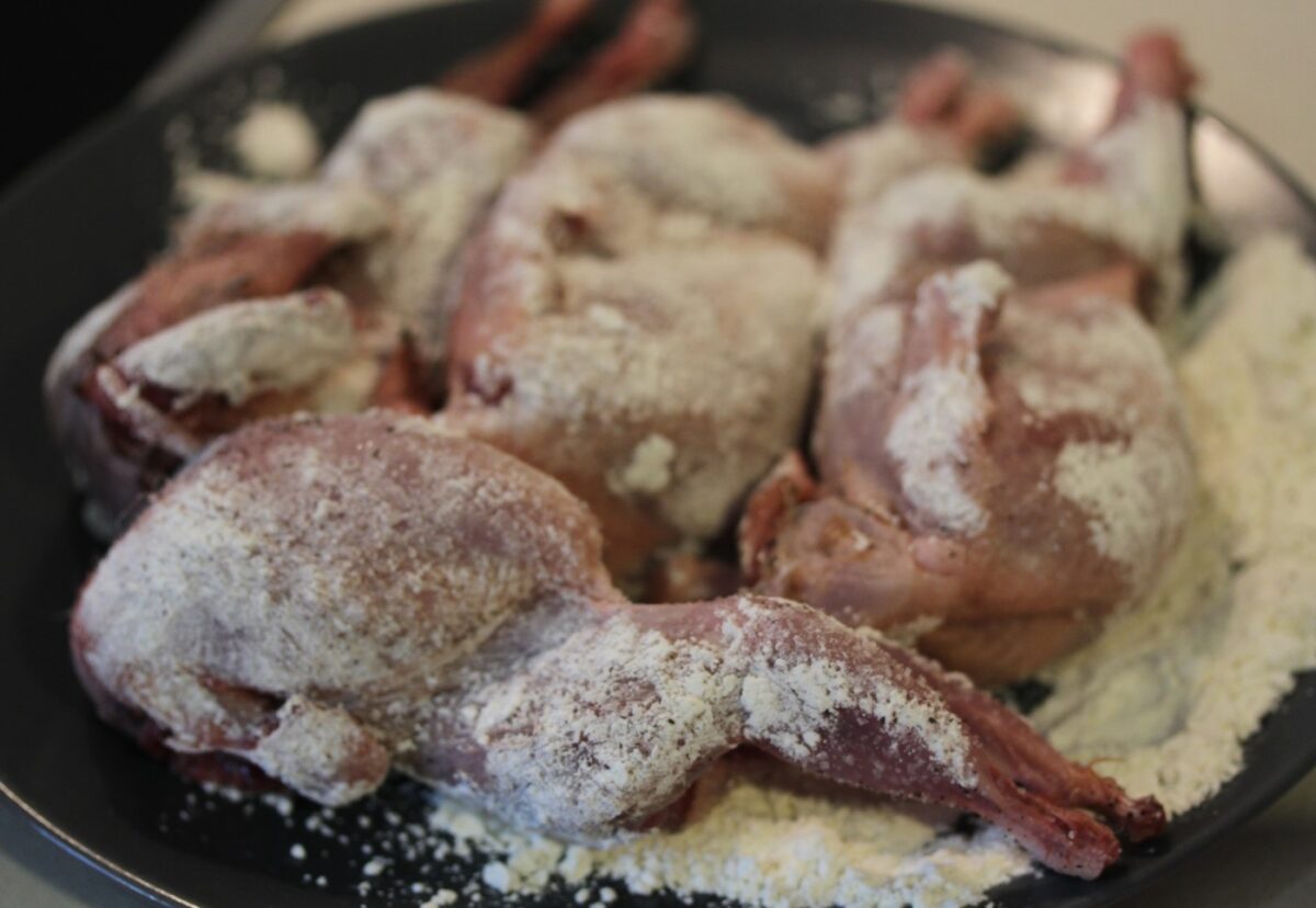 Codornices guisadas con calabaza y níscalos