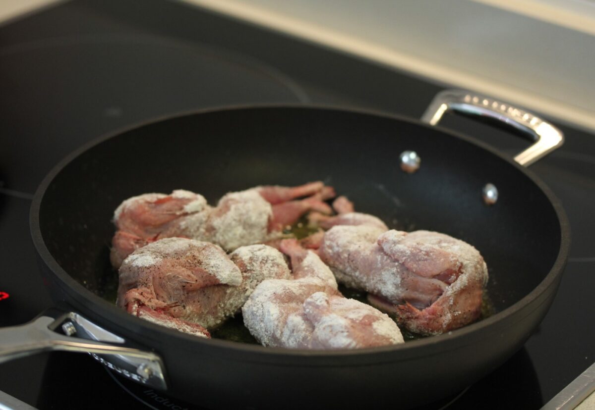 Codornices guisadas con calabaza y níscalos