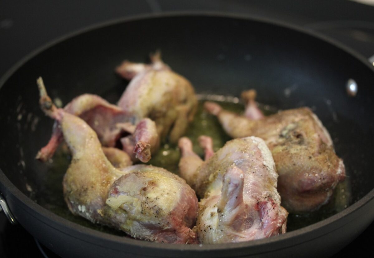 Codornices guisadas con calabaza y níscalos