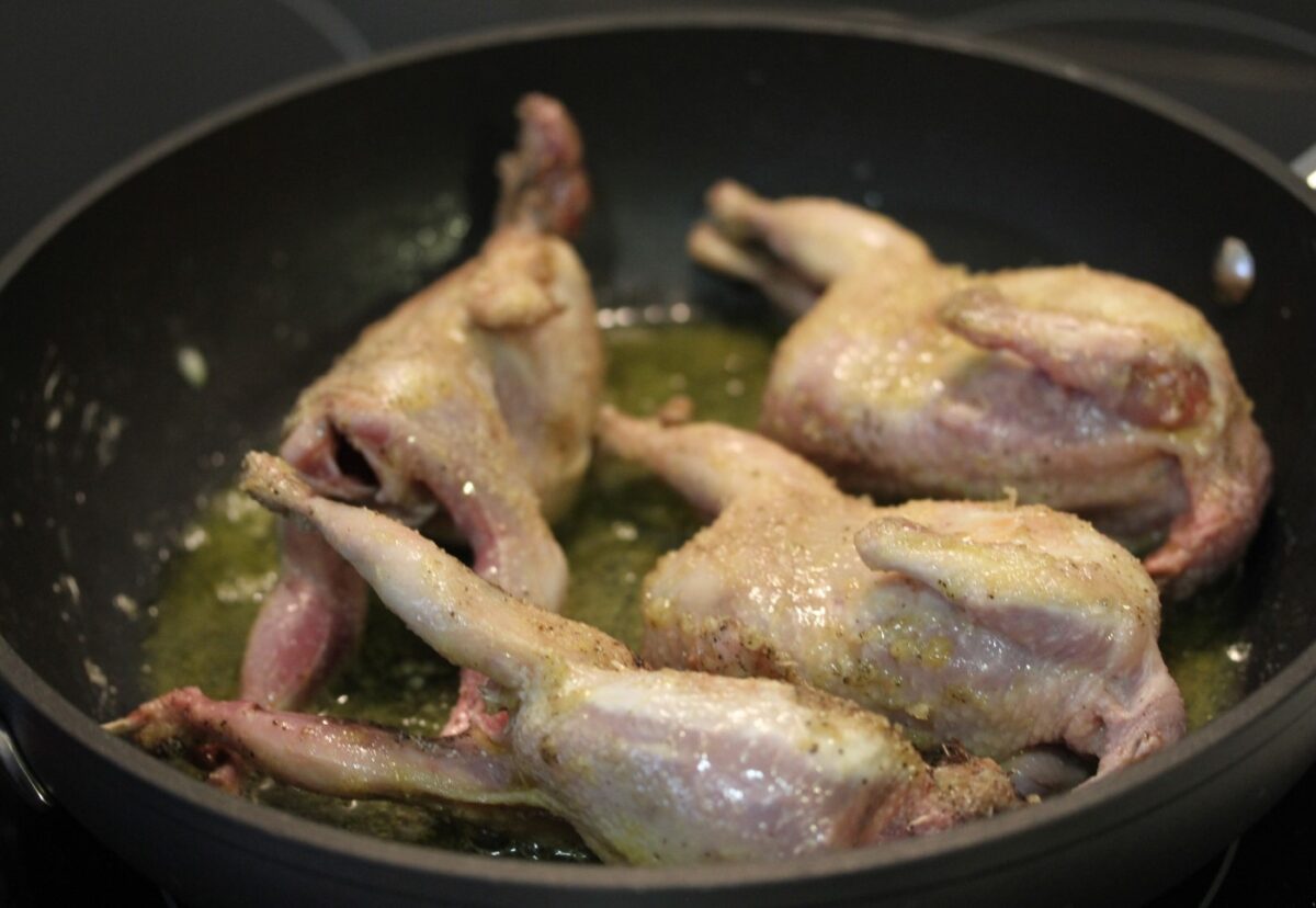 Codornices guisadas con calabaza y níscalos
