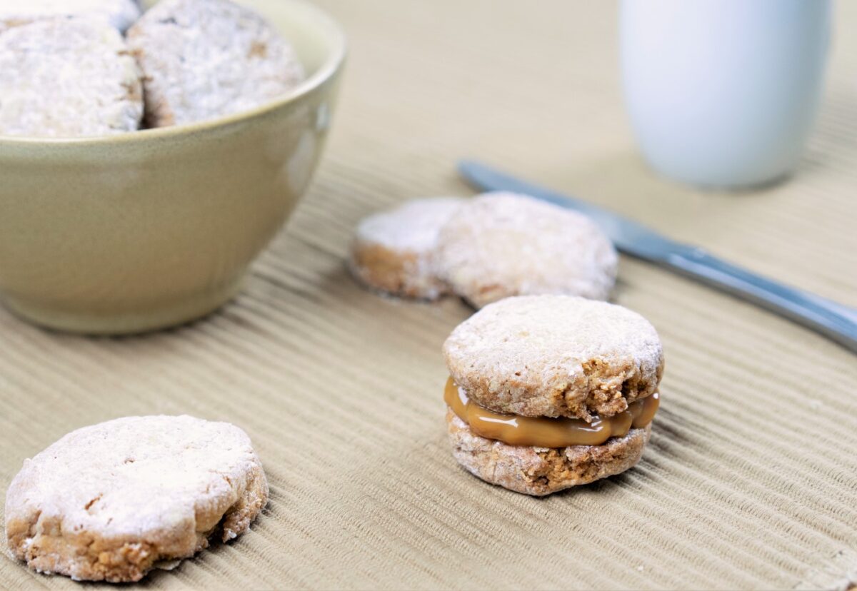 Galletas rellenas de dulce de leche