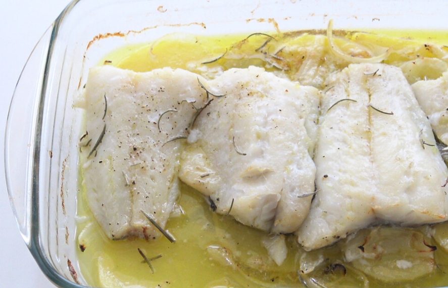 Bacalao al horno con patatas y cebolla