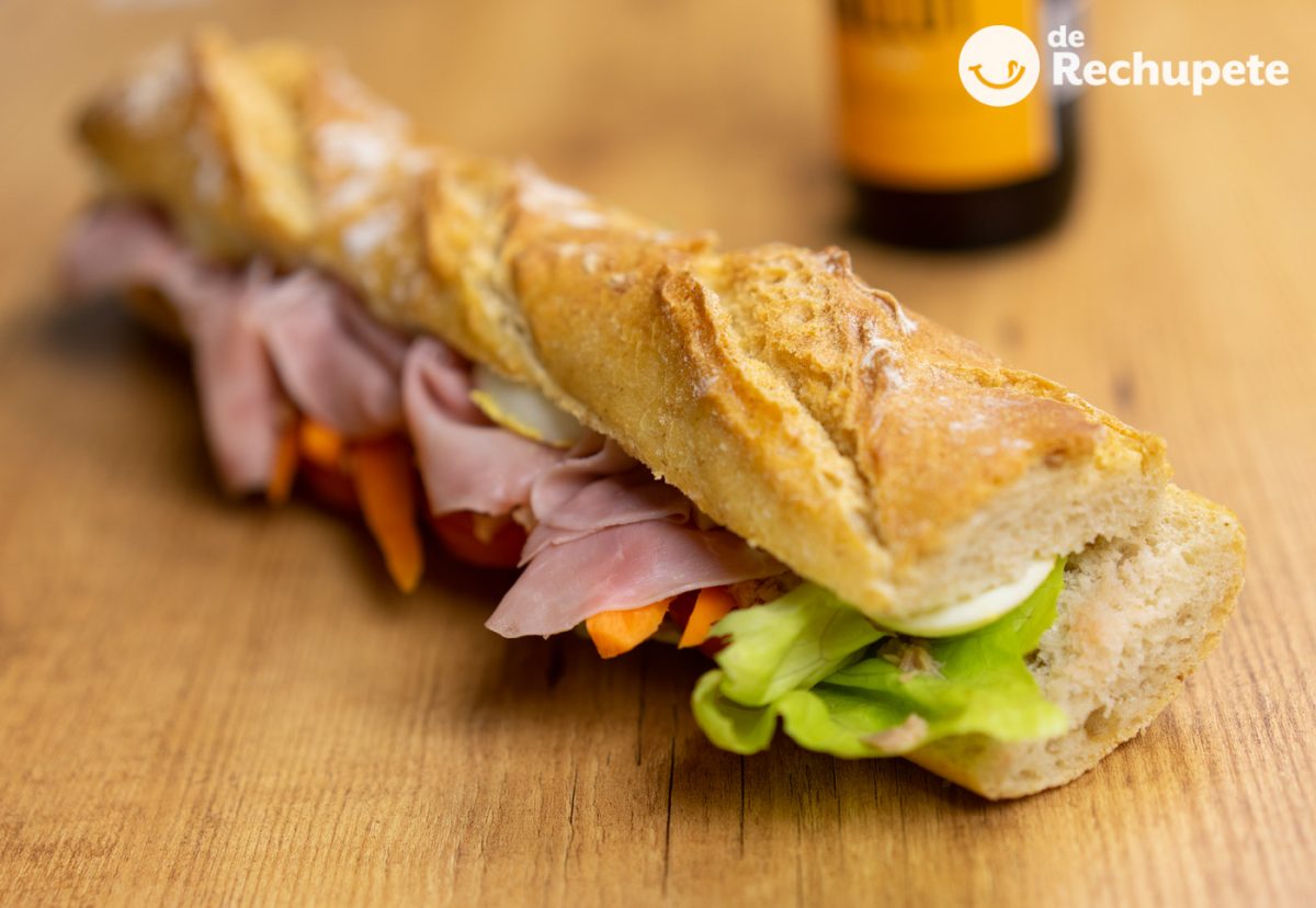 Bocadillo vegetal con atún