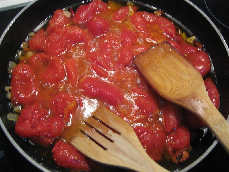 Pasta con salsa de tomate picante