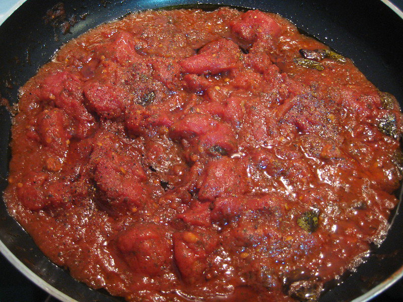Pasta con salsa de tomate picante