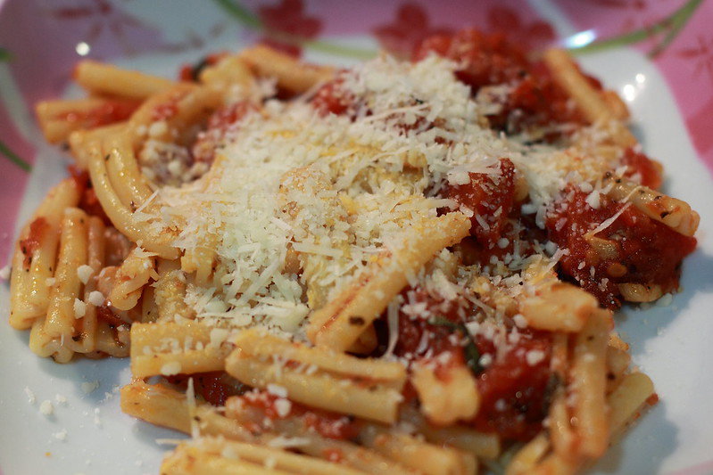 Pasta con salsa de tomate picante