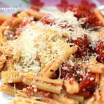 Pasta con salsa de tomate picante