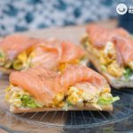Tostas de salmón ahumado