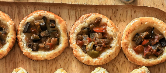 Canapés con hojaldre. 5 ideas de aperitivos navideños