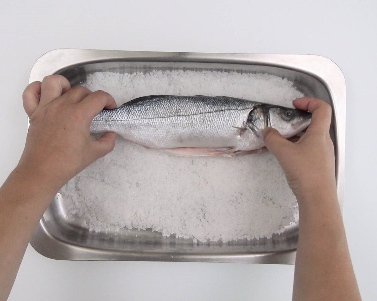 Lubina a la sal y al horno