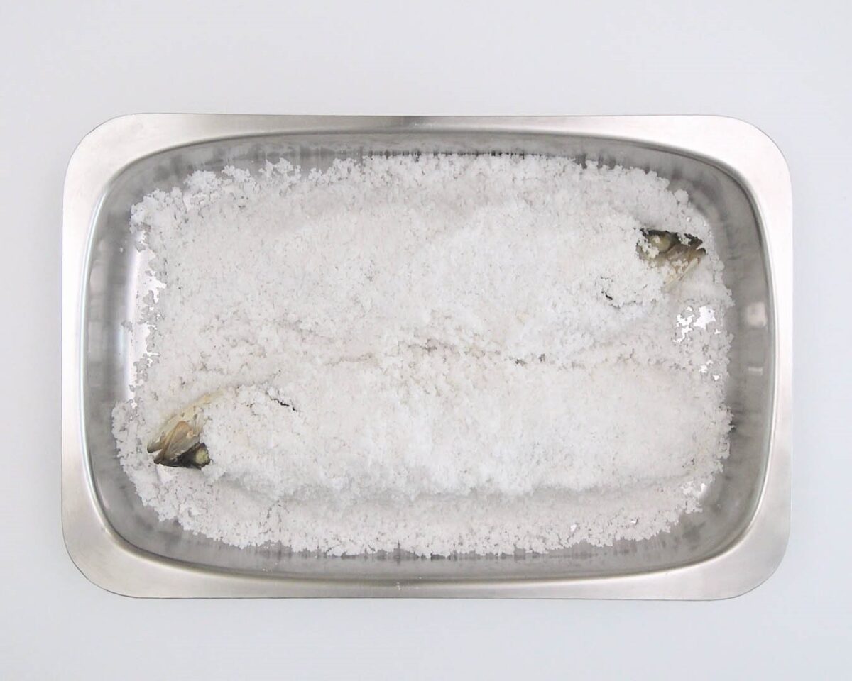 Lubina a la sal y al horno